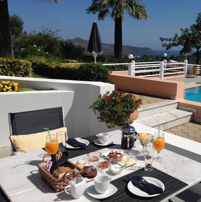 breakfast by the pool