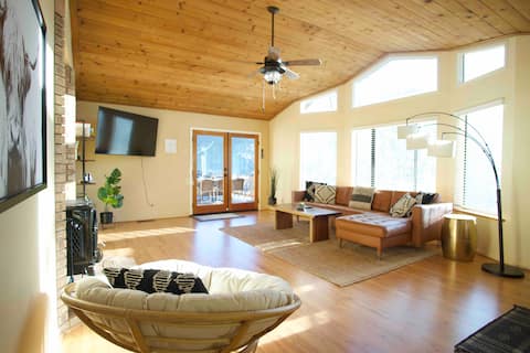 STUNNING VIEWS- KERN RIVER LUXURY MOUNTAIN RETREAT