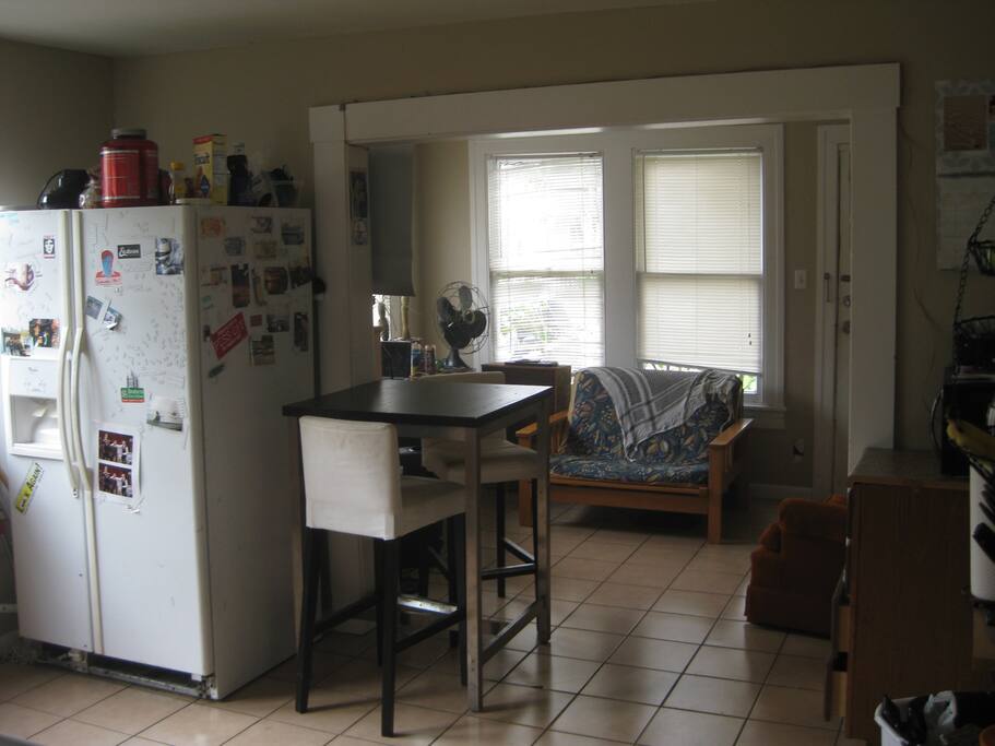 kitchen (view 2)