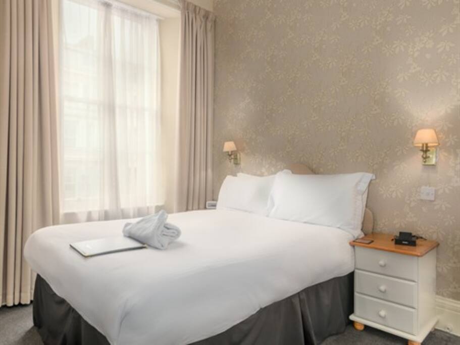 The Montana has 3 standard double en-suite rooms with all the usual refinements
