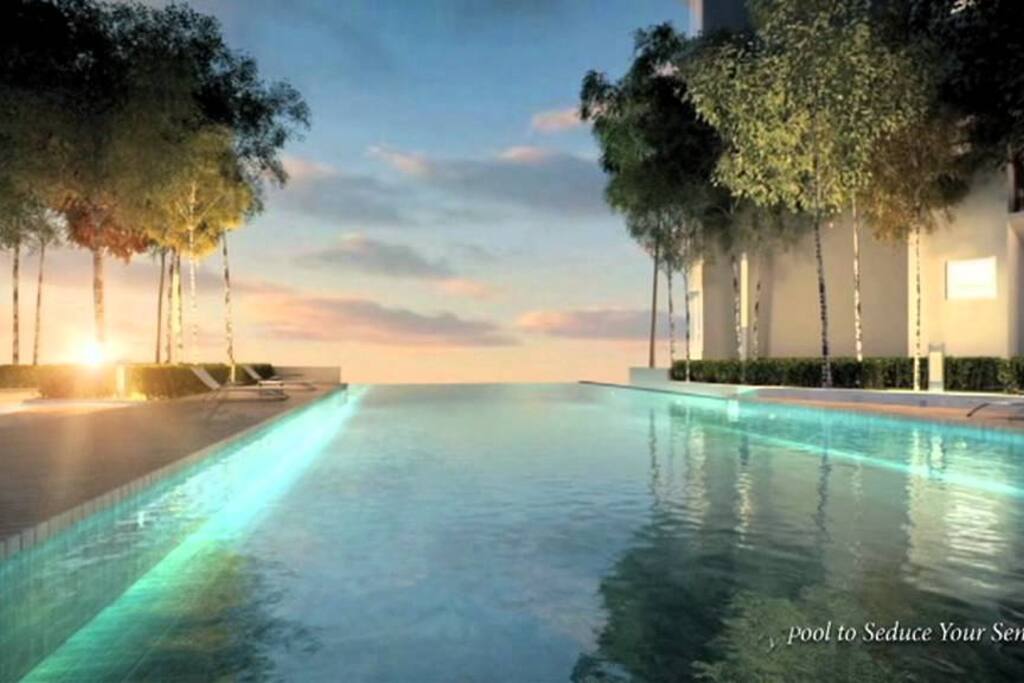 Infinity pool seduction!