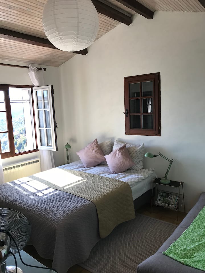 Спалнята на първия етаж