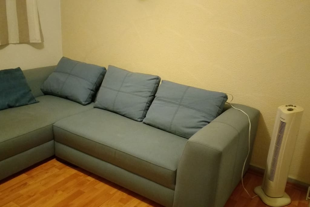 Sofá cama , aire acondicionado y calefacción.