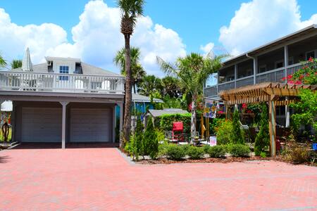 The Cottage, House on Crawford (legal short term)
