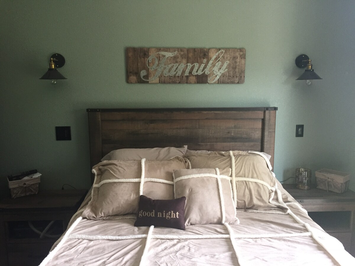 Уютно удобно двойно легло с прекрасна гледка към планината! 