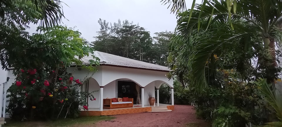 Frangipalm Bungalow — photo 1
