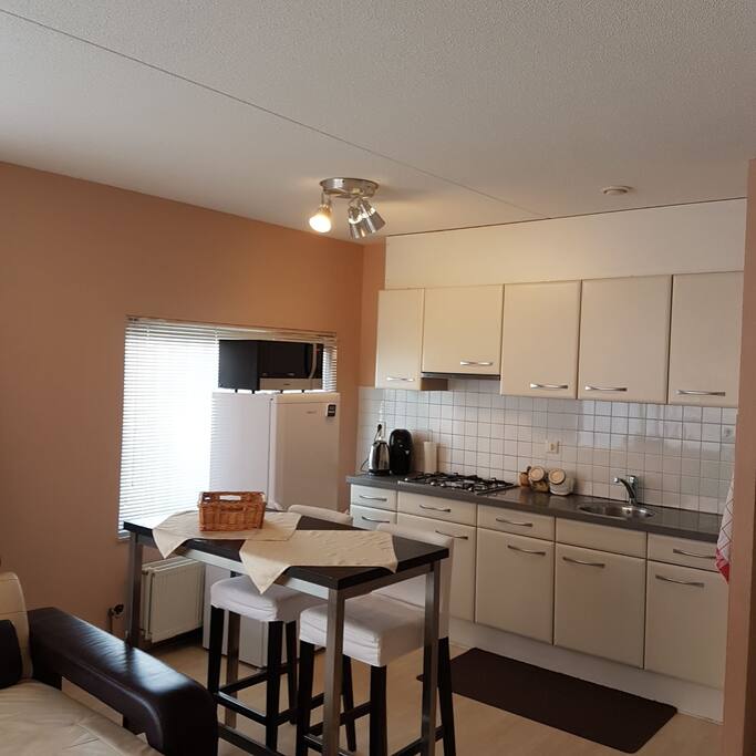 Kitchen & Table.