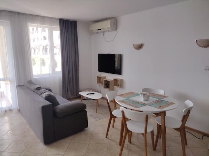 Квартира купить. Снят квартира солнечный системы. Квартира снимать без агентства. Аренда квартиры на солнечной. Солнечный интерьер гостиной.