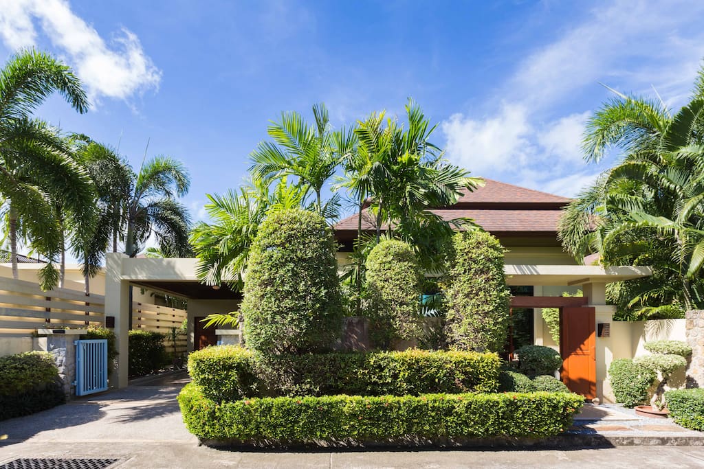 Front garden gives a tropical atmosphere and keeps the villa secluded