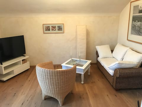 Beliebte Airbnb-Anzeige: Cozy apartment designed with natural materials in Neuss