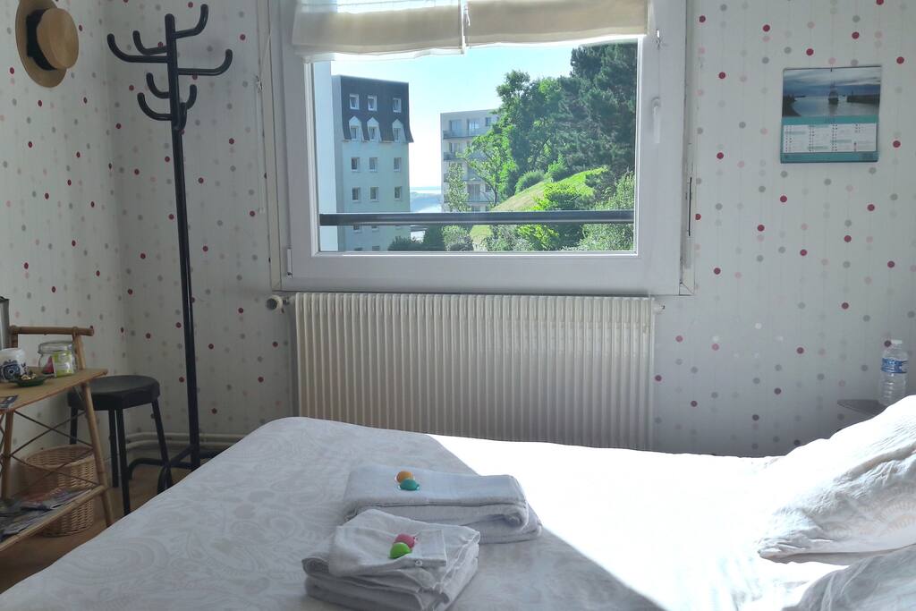 Chambre 2- vue 1 : aperçu mer, sans vis à vis direct