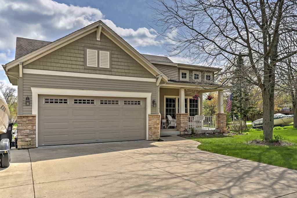 Escape to Elkhorn and stay at this 3-bedroom, 3-bathroom vacation rental house in Wisconsin that sleeps 6.