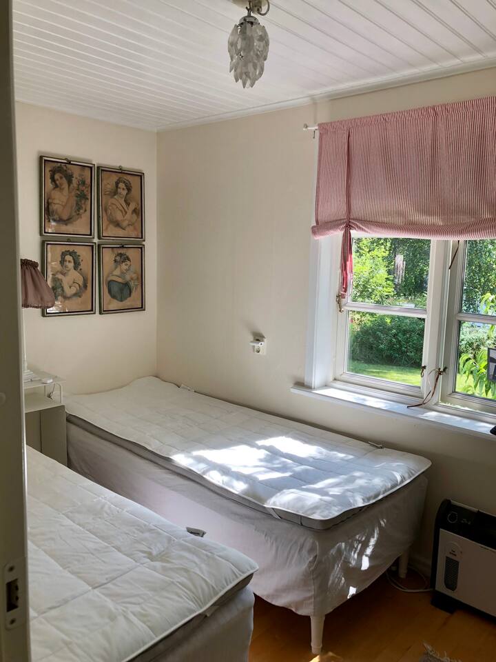 Საძინებელი 2 საკუთარი გასასვლელით