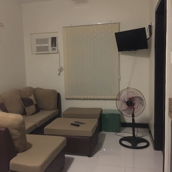 sala with LED tv, wifi and cable