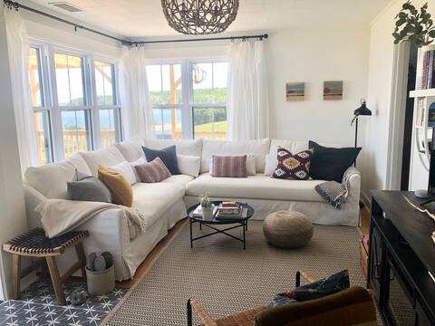 Professionally designed holiday home on the beach
