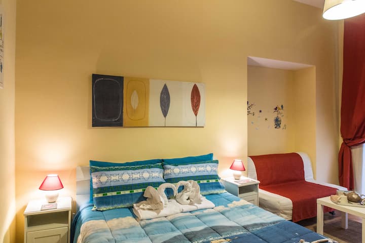 Camera da letto in appartamento a Napoli centro