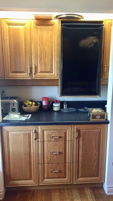 Breakfast bar. Serves fruit, juice, cereal and toast.