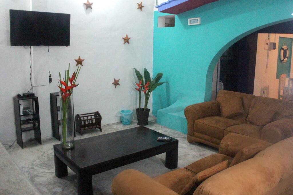 Living area with smart tv, wii and nintendo!