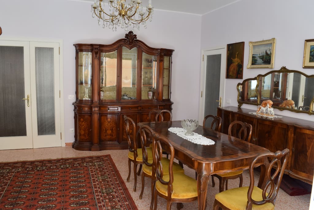 Formal dining room