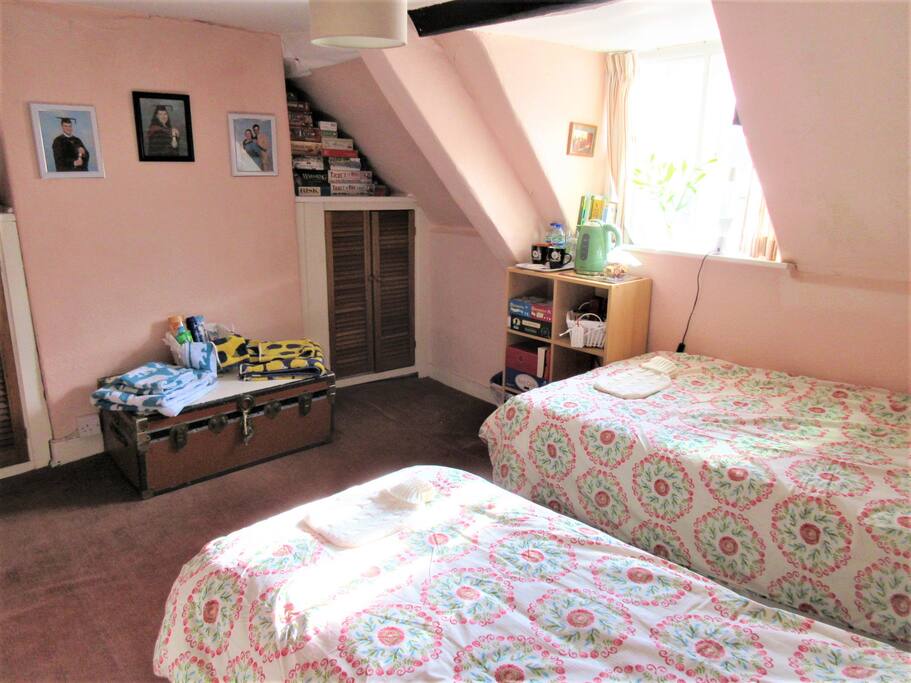 Space for a cot / small air bed