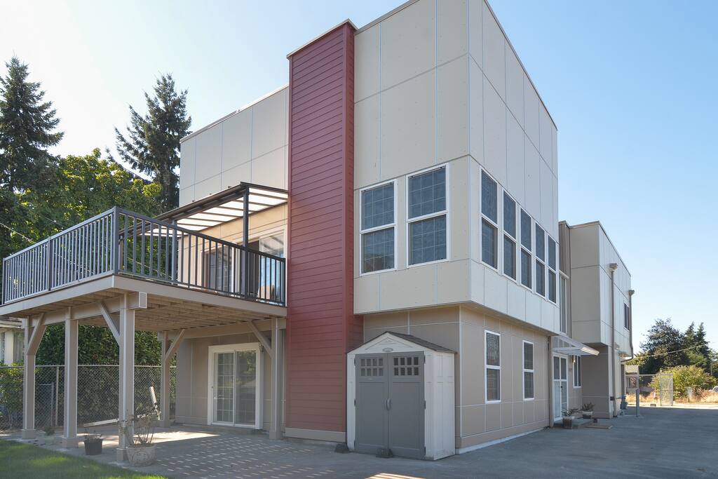 Over 3000 square feet!