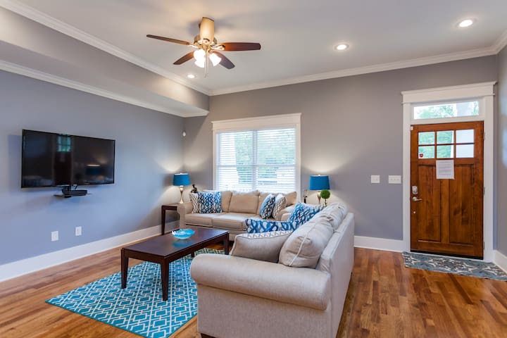 1B Side by Side Houses, Rooftop Deck, 3mi Broadway gallery image 3