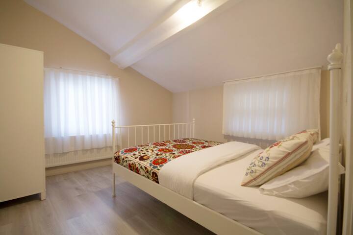 Middle Apartment (Pool View) gallery image 2