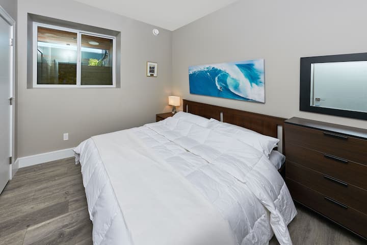 Deluxe Basement Suite - Bedroom 2