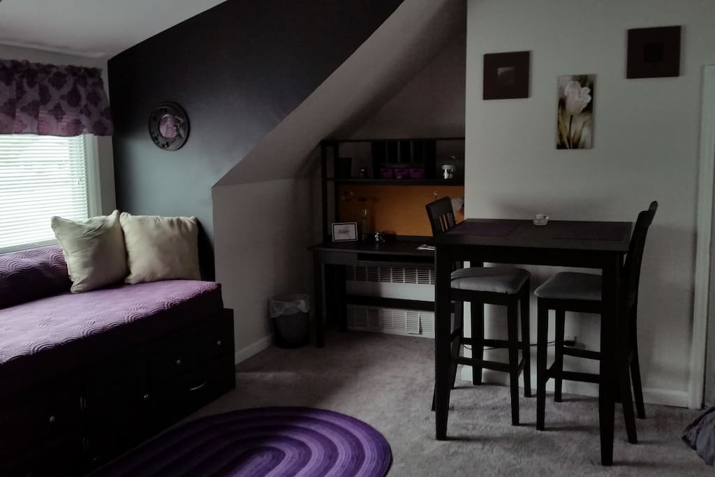 Twin Day Bed, Desk and table/chairs