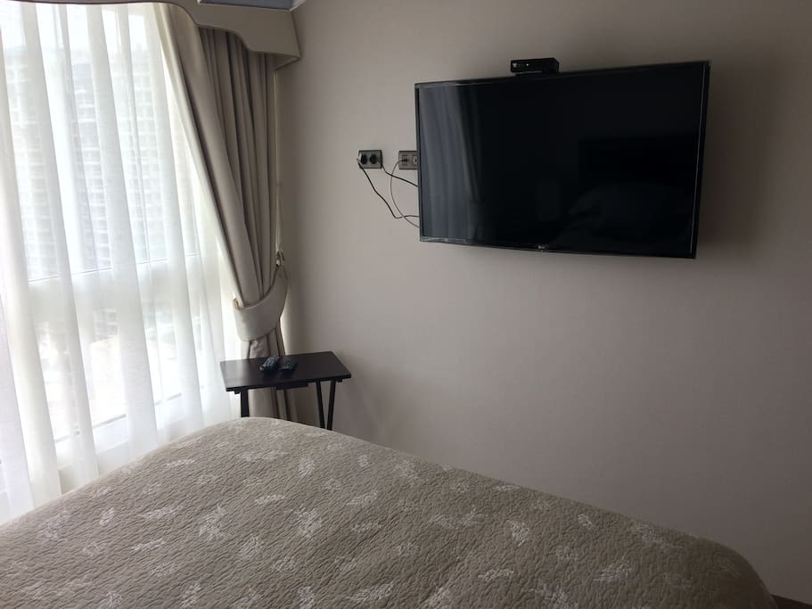Dormitorio Principal equipada con TV / Main Bedroom equiped with TV