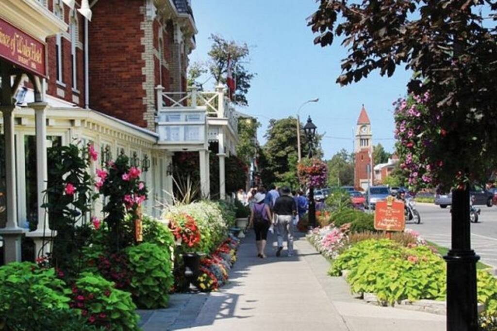 Niagara on the lake downtown