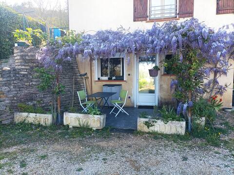 quiet studio free private parking