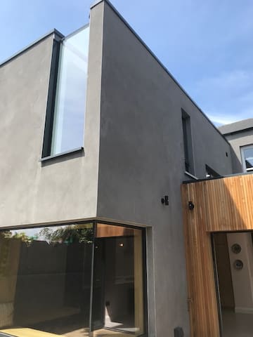 Designer 3-bed home sleeps 6 Dublin