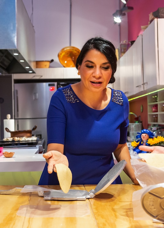 Show full-screen, host-provided image