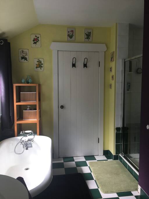 Shower cubicle & clawfoot bath