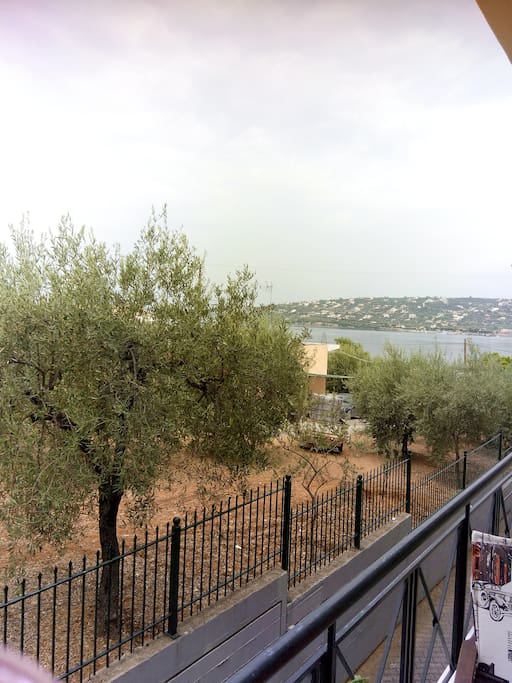 Θέα από το μπαλκόνι.