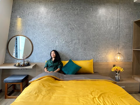 Hue crown boutique 401_yellow studio