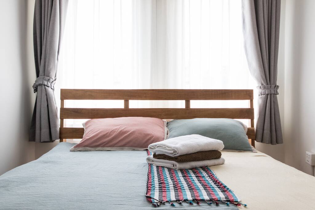 Queen size bed