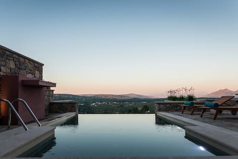 Luxury stone villa, quiet, heated pool,seaview
