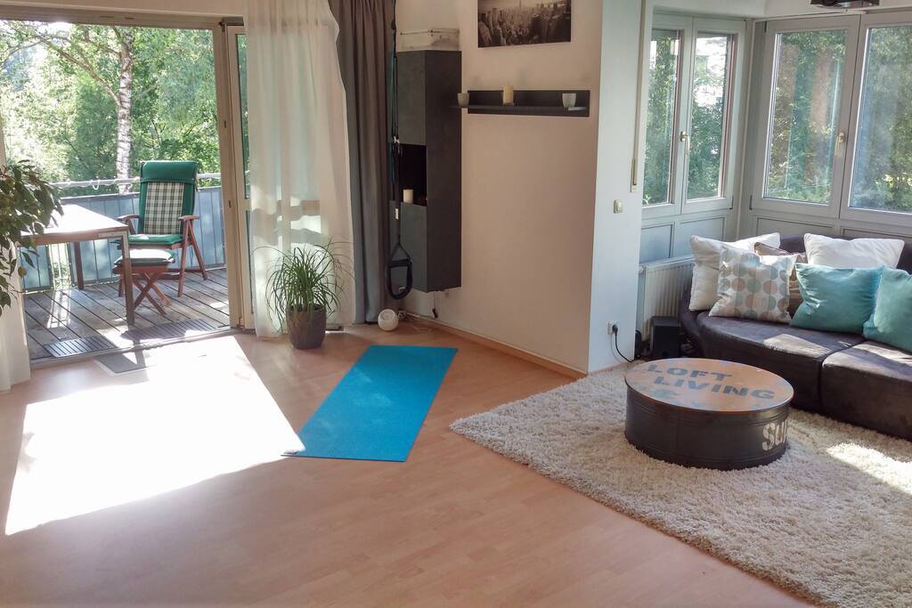 Offenes Wohnzimmer mit Schlafcouch
