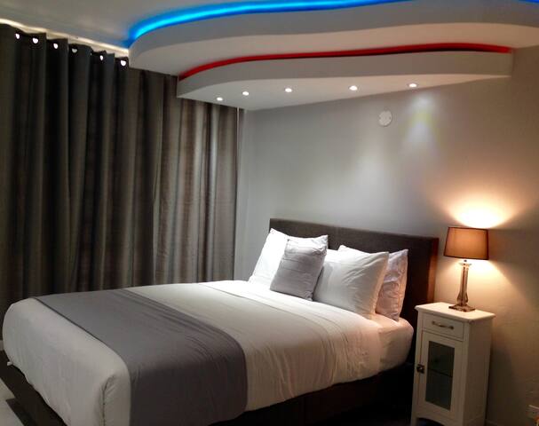 Beautiful Beach Studio {309} Steps from the water!