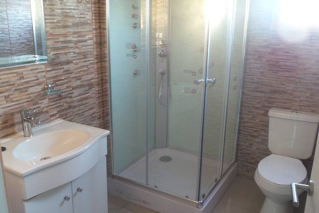 Baño y ducha.