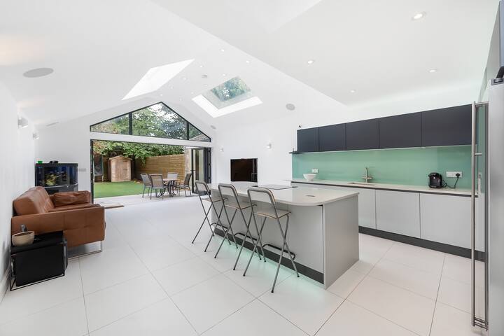 Modern and Stylish Victorian home in West London