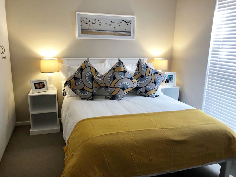 Guest bedroom - double