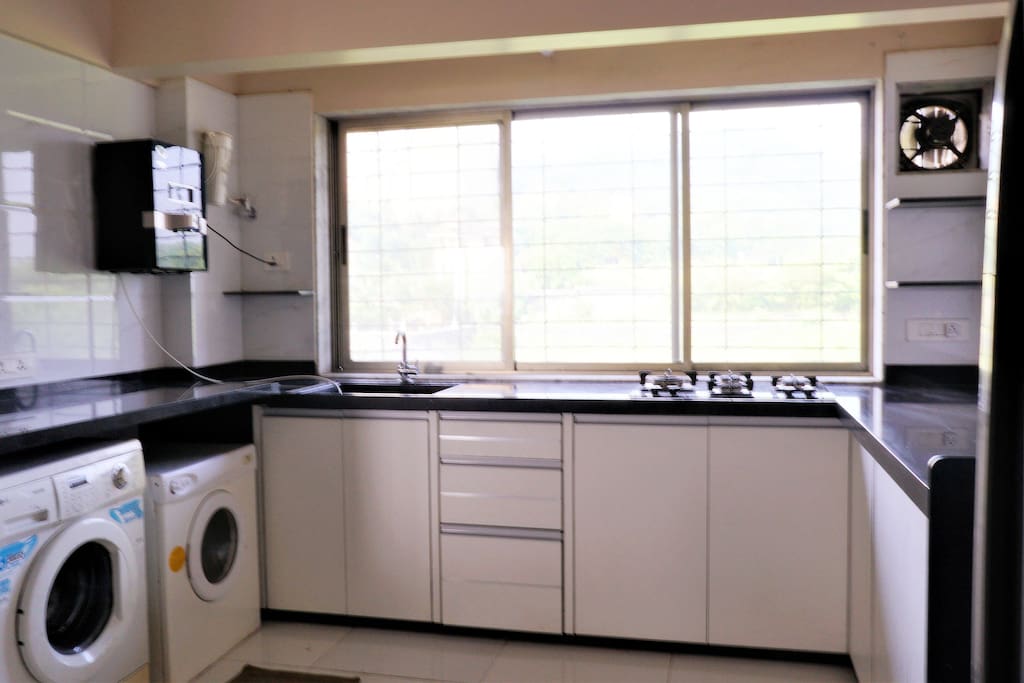 Kitchen & laundry amenities
