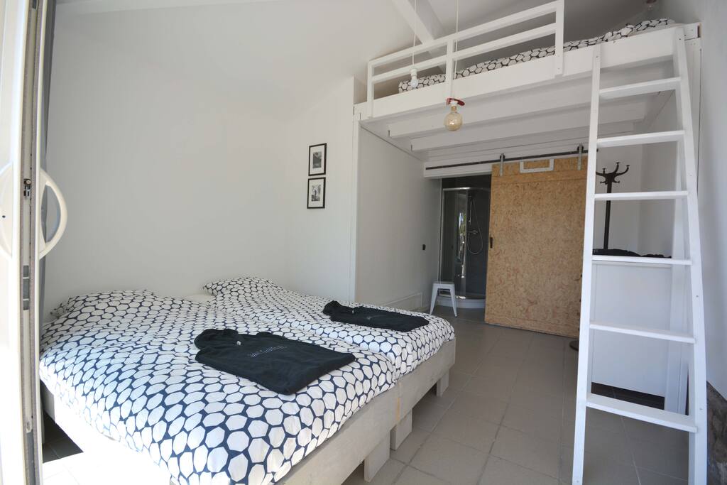 4p - family room with mezzanine