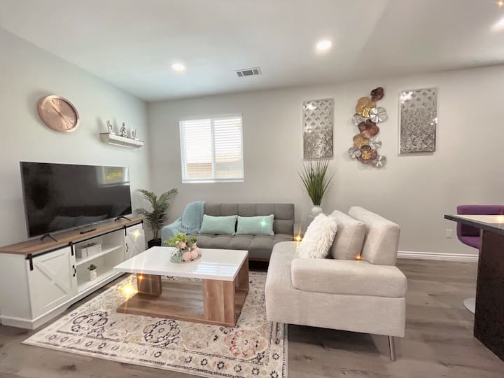 Guest House Near Disneyland Beaches Little Saigon - Huntington Beach, CA
