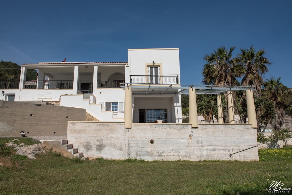 The outside view of Villetta Blefoutis