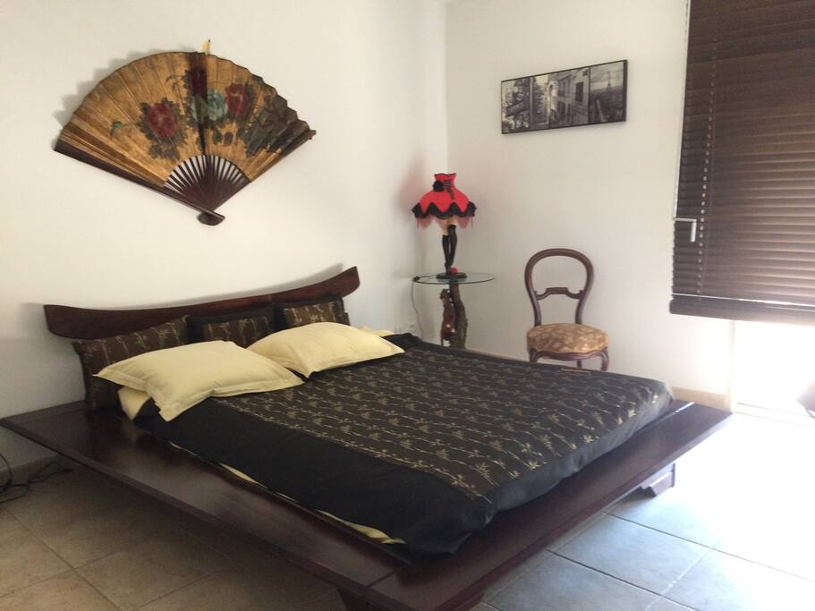 Grand lit 2 places / king size bed