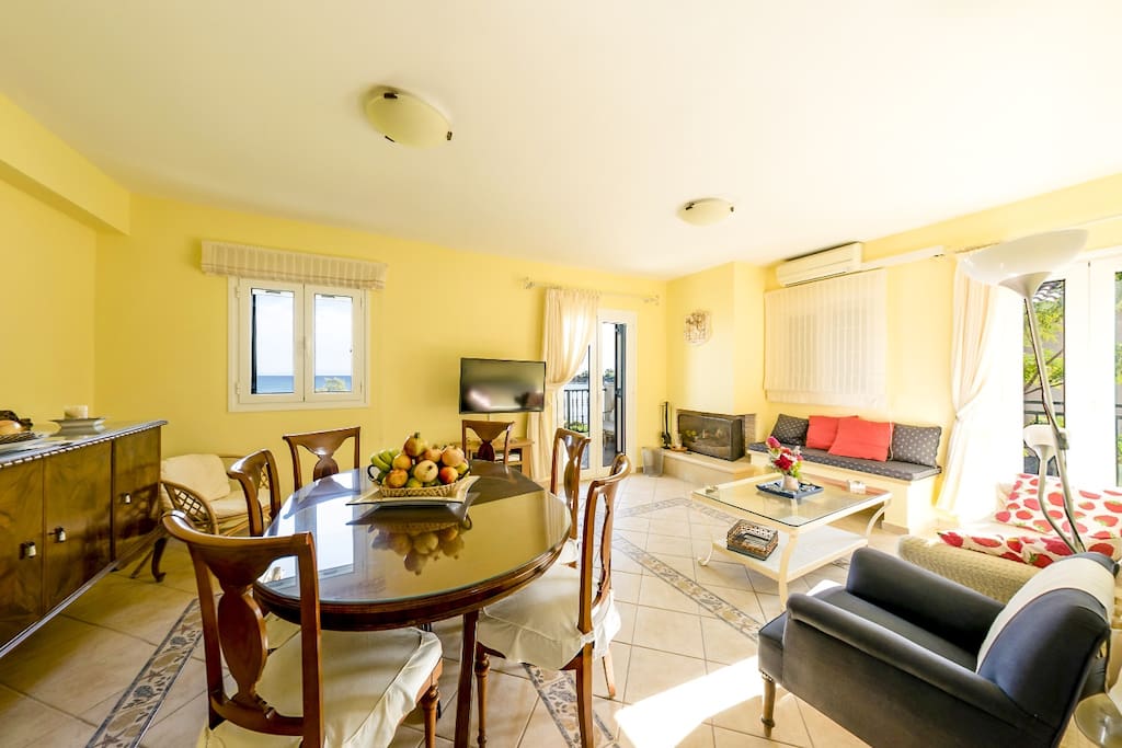 dining room/living room